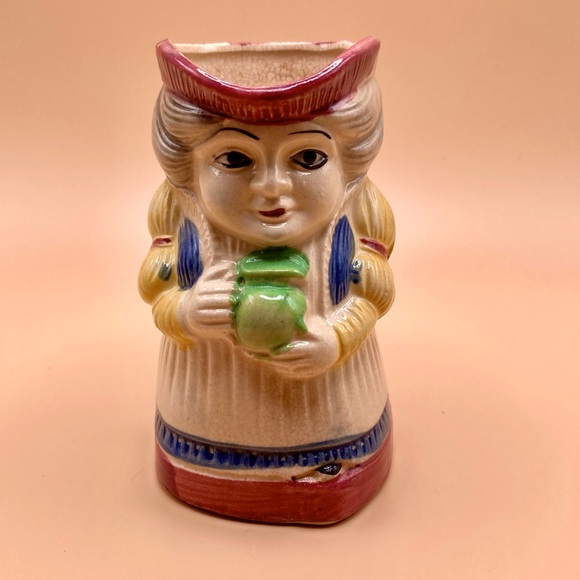 Vintage  Grandma Creamer - Picture 1 of 4